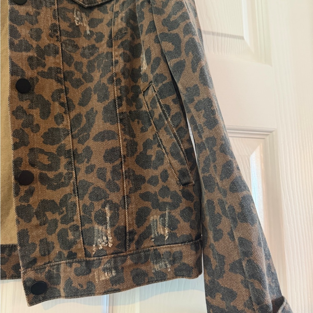 Elan Leopard-Print Jean Jacket in Brown‎ and Black - Picture 4 of 10